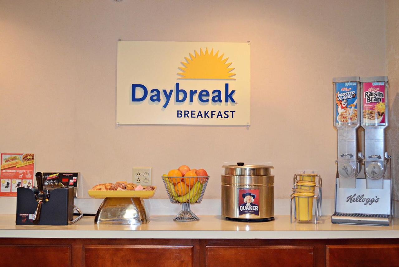 Days Inn By Wyndham Carrollton المظهر الخارجي الصورة
